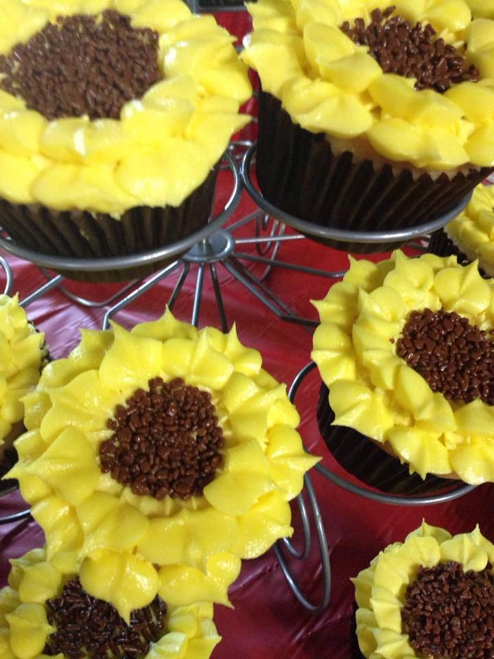 sunflower cupcakes.jpg