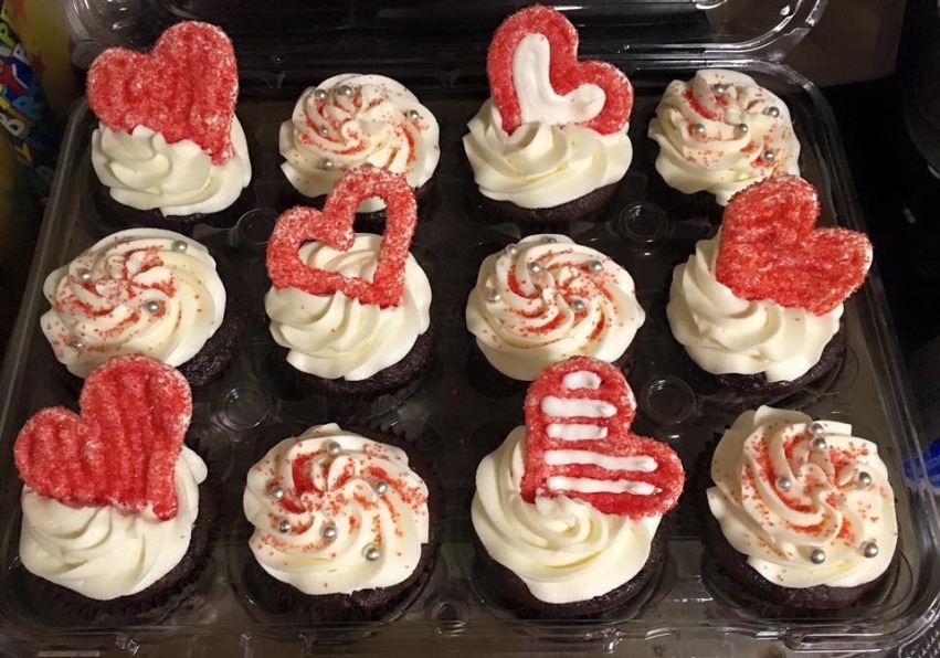valentine's day cupcakes red .jpg