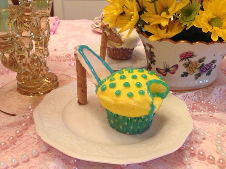 yellow high heel cupcake.jpg
